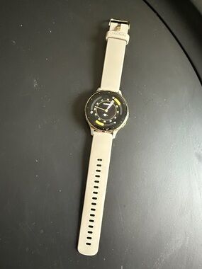 garmin White Silicone Smartwatch with Black Dial and Yellow Accents